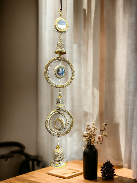 Gota, Mirror, Pearl & Bell Lari