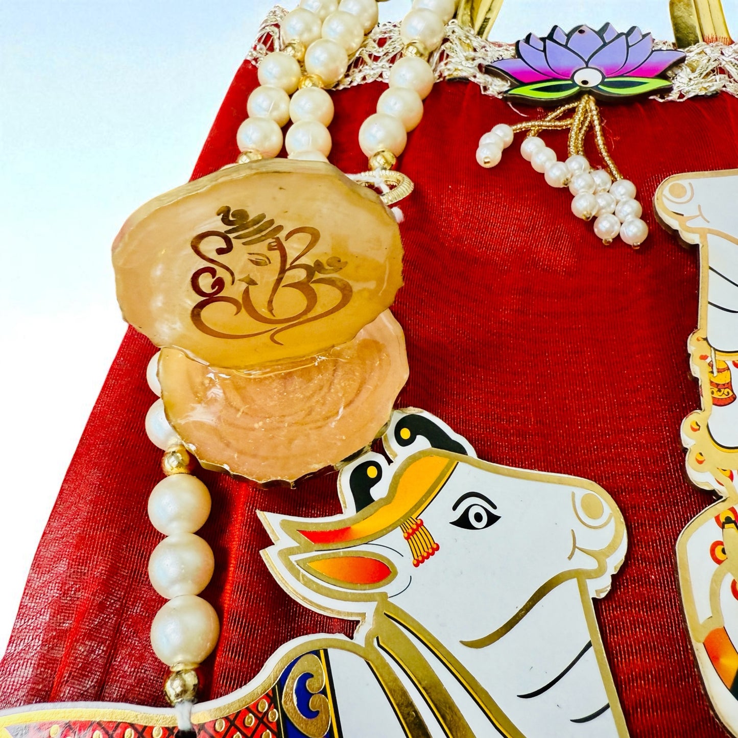 Gift Combo - Pearl & Pichwai Lari with Shubh Labh & Resin Ganesha in Tissue Fabric Bag