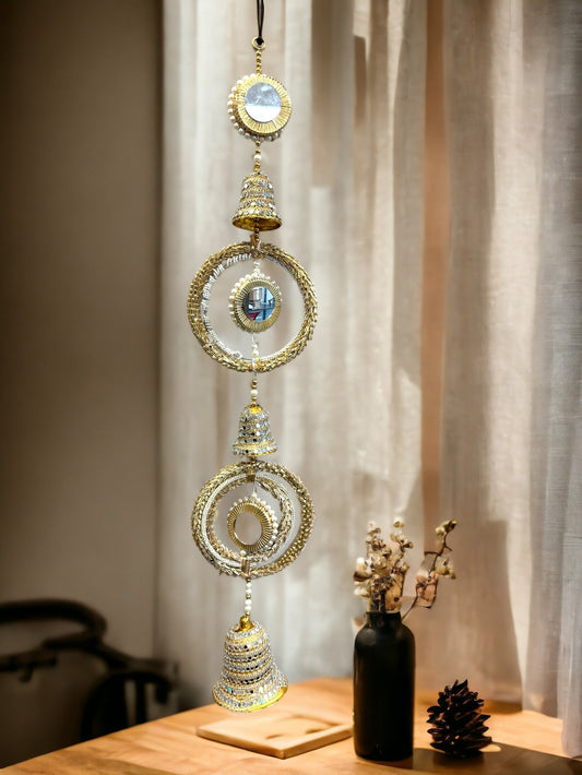 Gota, Mirror, Pearl & Bell Lari