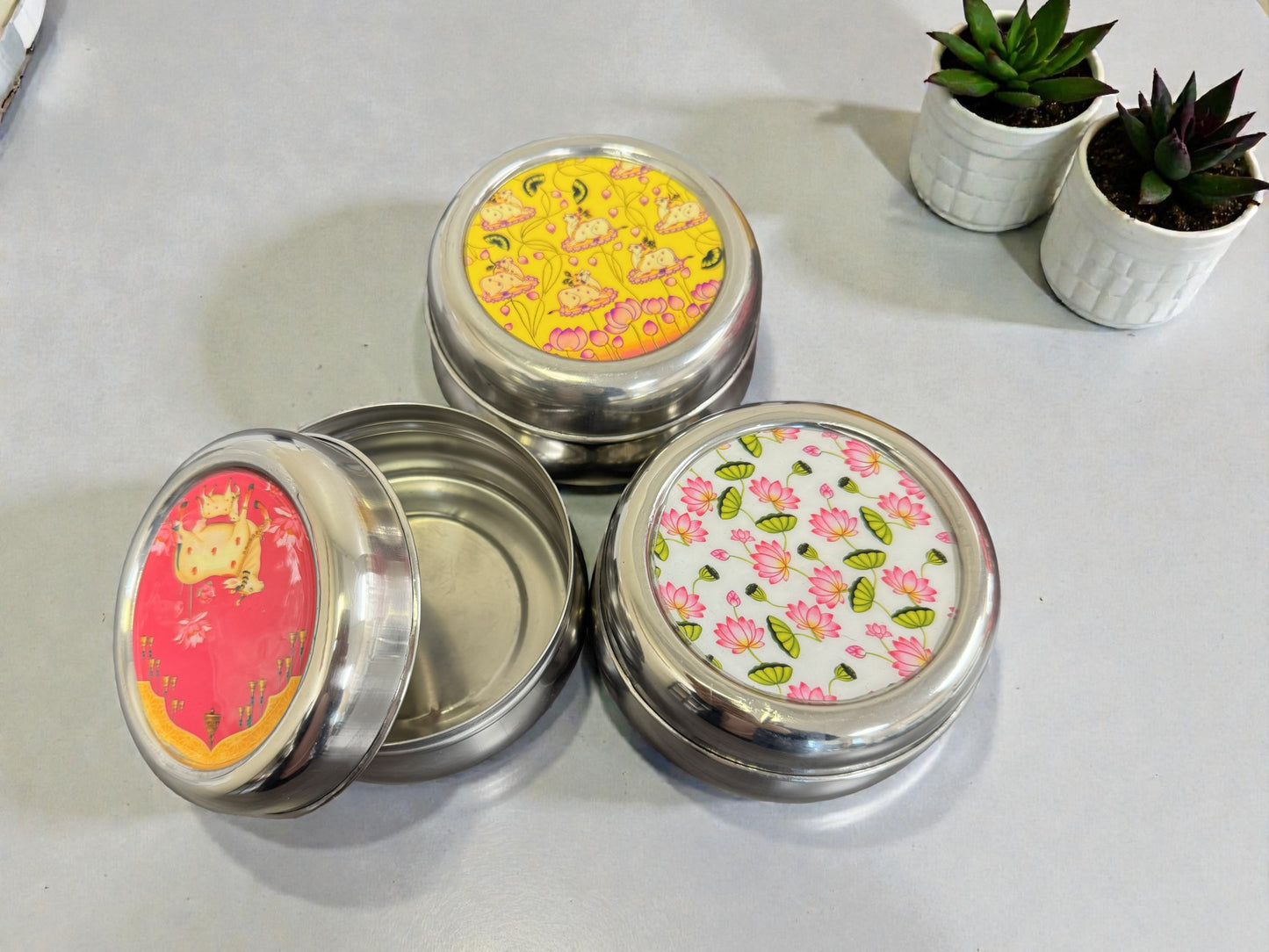 4 x 2 inches Stainless Steel Box with Design on Top