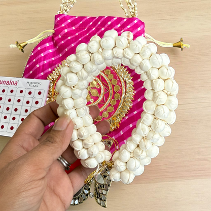 Karwachauth Gift Combo - Reusable Gajra, Sindoor Dibbi, Bindi & Gota Potli